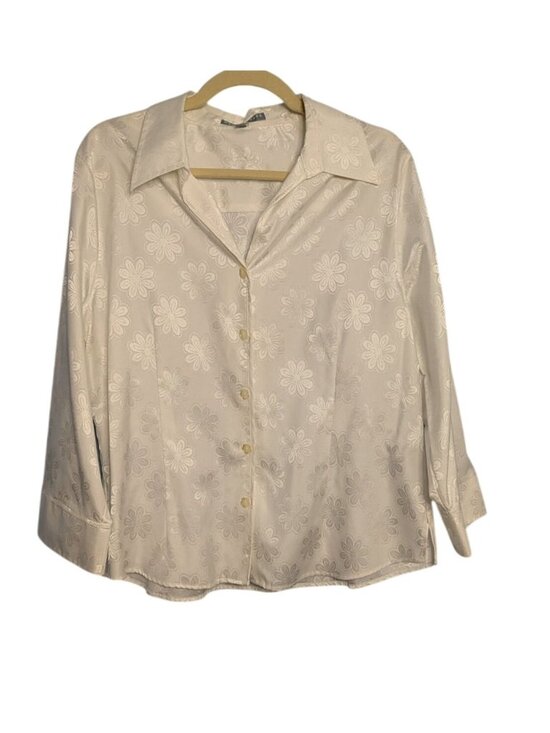Foxcroft Tops - Foxcroft Wrinkle-Free White Floral Button-Up Shirt Flower Buttons Sz 16 Cotton